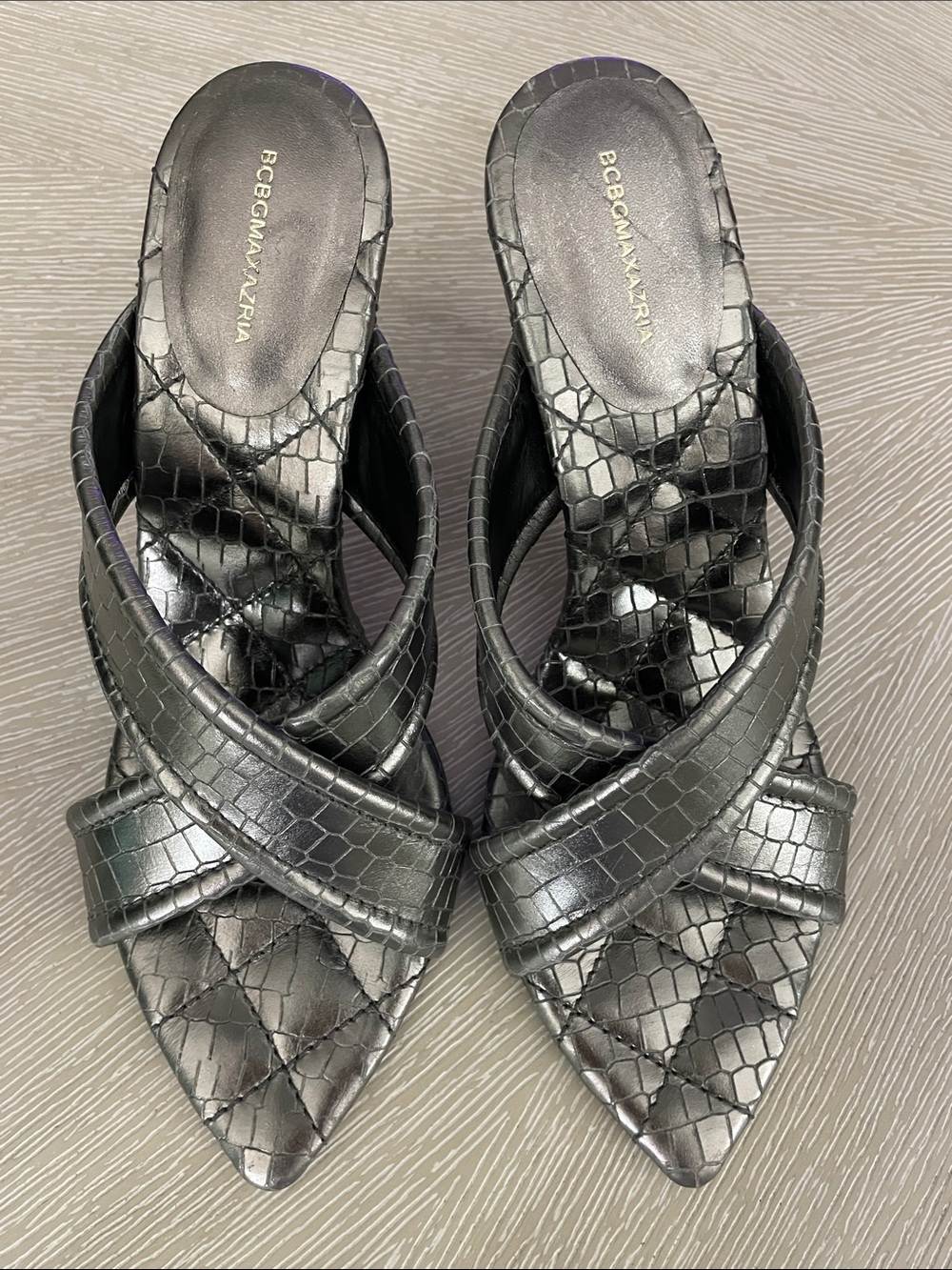 BCBGMAXAZRIA Women’s Talli Metallic Leather Pewter Sandals 
Size 7